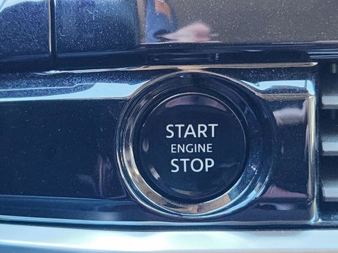 Used 2025 Nissan Pathfinder Platinum image 27