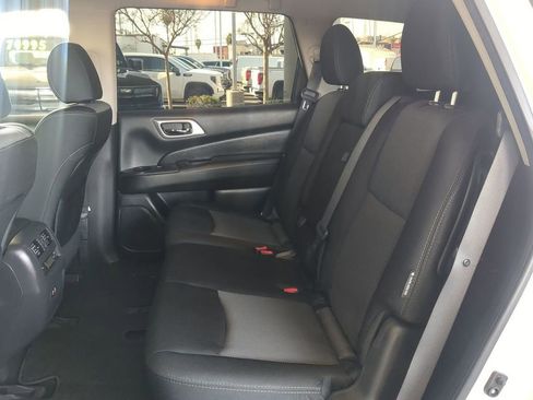 Used 2020 Nissan Pathfinder SV image 27