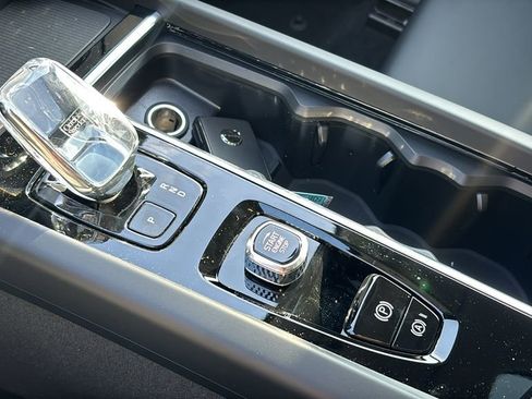 New 2026 Volvo XC60 B5 Core w/ Protection Package Premier image 22