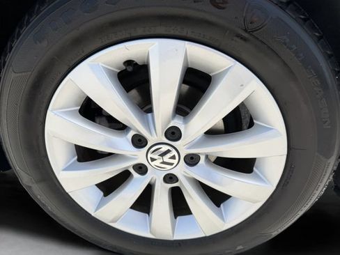 Used 2019 Volkswagen Beetle 2.0T S FWD image 35