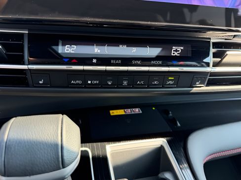 Used 2025 Toyota Sienna XSE w/ XSE Plus Package AWD/4WD image 20