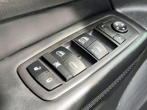 Used 2022 Jeep Grand Cherokee Laredo X image 16