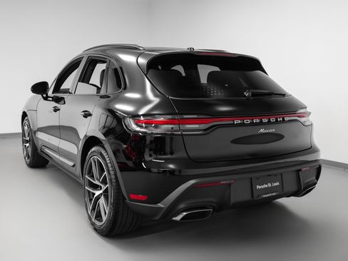 Certified 2025 Porsche Macan image 3