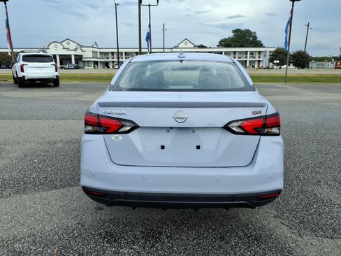 Used 2024 Nissan Versa SR FWD image 4