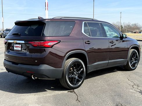 Used 2023 Chevrolet Traverse LT image 3