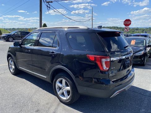 Used 2017 Ford Explorer XLT w/ Equipment Group 202A AWD/4WD image 8