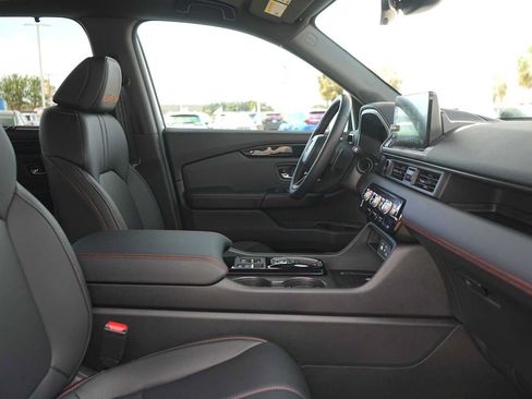 Used 2025 Honda Pilot TrailSport image 15