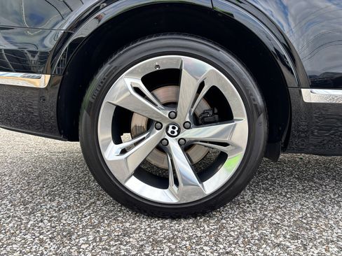 Used 2018 Bentley Bentayga Mulliner image 40