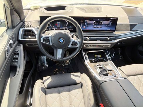 Certified 2026 BMW X7 xDrive40i w/ M Sport Package AWD/4WD image 8