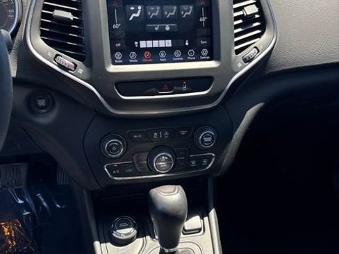 Used 2022 Jeep Cherokee Latitude Lux w/ Sun & Sound Group AWD/4WD image 8