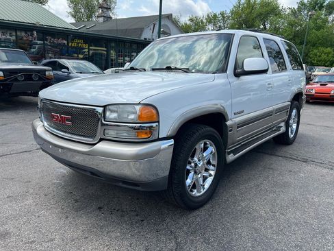 Used 2003 GMC Yukon SLT w/ 1SD Preferred Equipment Group AWD/4WD image 2