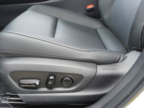 Certified 2025 Lexus UX 300h FWD w/ Accessory Package (Z2) image 21