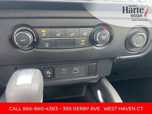 Certified 2025 Nissan Frontier SV image 33