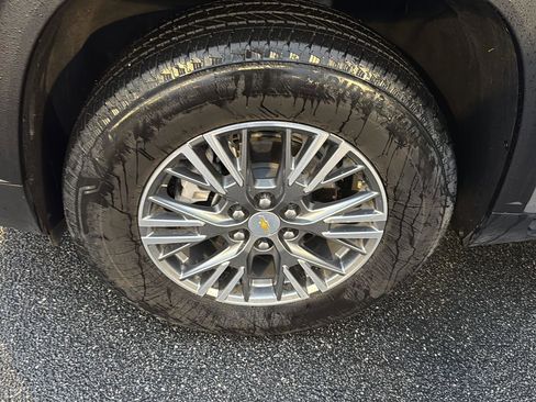 Used 2025 Chevrolet Traverse LT image 34