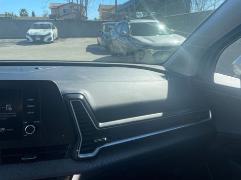 Used 2025 Kia Sportage LX image 39