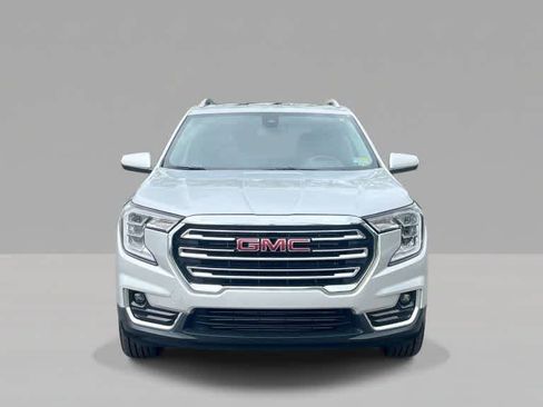 Used 2022 GMC Terrain SLT w/ Infotainment Package II AWD/4WD image 2
