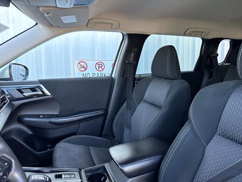 Used 2022 Mitsubishi Outlander ES image 11