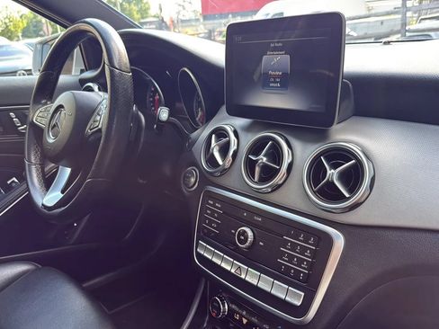 Used 2018 Mercedes-Benz GLA 250 4MATIC image 37
