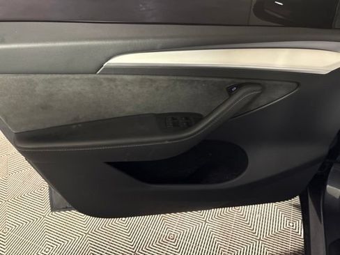 Used 2023 Tesla Model Y Long Range AWD/4WD image 29