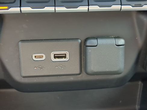 Used 2021 GMC Sierra 1500 Elevation image 28