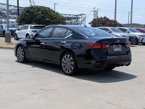Used 2023 Nissan Altima 2.5 SL FWD image 9