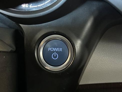 Used 2023 Toyota Sienna XLE FWD image 23