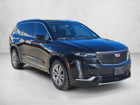 Used 2023 Cadillac XT6 Luxury image 3