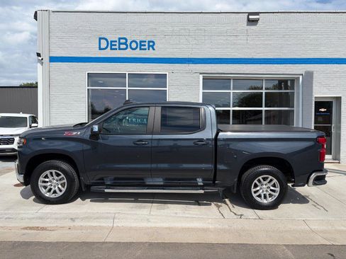 Used 2021 Chevrolet Silverado 1500 LT w/ Z71 Off-Road Package AWD/4WD image 2