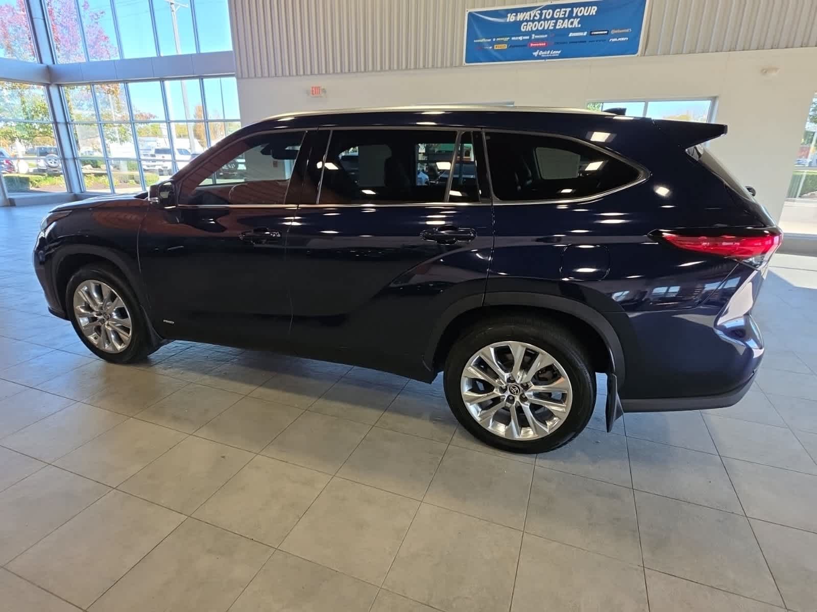 Used 2023 Toyota Highlander Limited AWD/4WD image 12