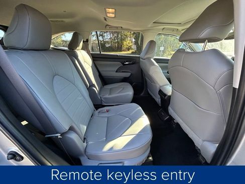 Used 2023 Toyota Highlander XLE image 23