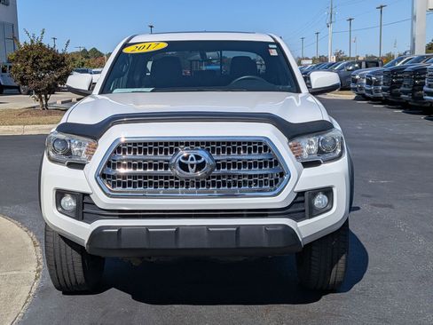 Used 2017 Toyota Tacoma 4x4 Double Cab image 2