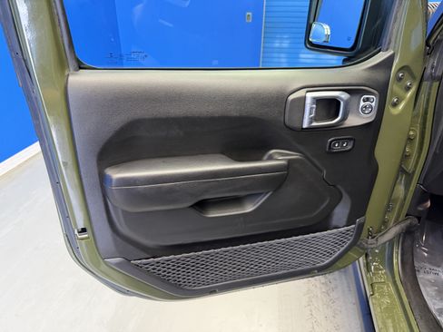 Used 2021 Jeep Wrangler Sport AWD/4WD image 9