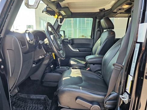 Used 2016 Jeep Wrangler Unlimited Sahara w/ Connectivity Group AWD/4WD image 12