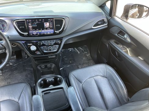 Used 2021 Chrysler Pacifica Touring-L w/ Premium & Safety Sphere Group FWD image 15