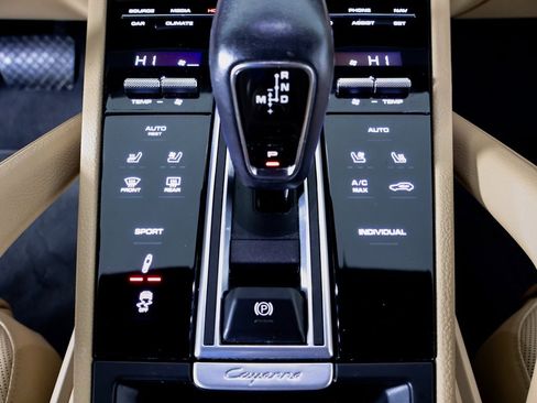 Certified 2023 Porsche Cayenne Platinum Edition image 18