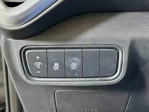 Used 2025 Kia Soul LX w/ LX Technology Package image 16