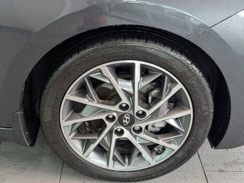 Used 2020 Hyundai Elantra Limited w/ Cargo Package (C1) image 16