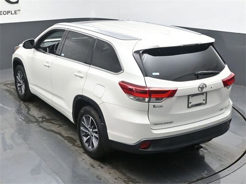 Used 2018 Toyota Highlander XLE image 40