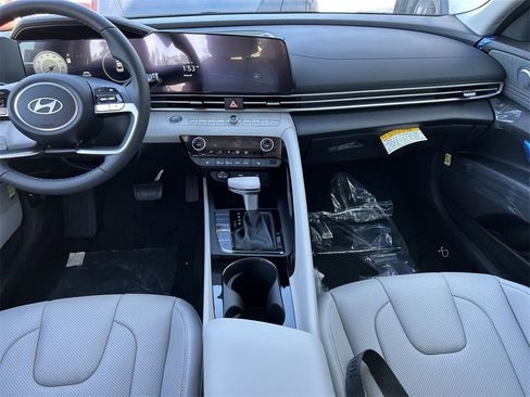 New 2025 Hyundai Elantra Limited image 5