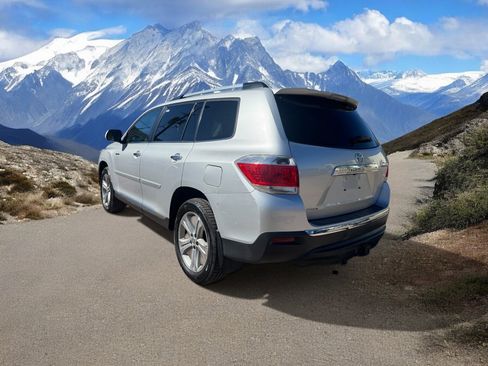 Used 2012 Toyota Highlander Limited w/ Tow Pkg AWD/4WD image 3