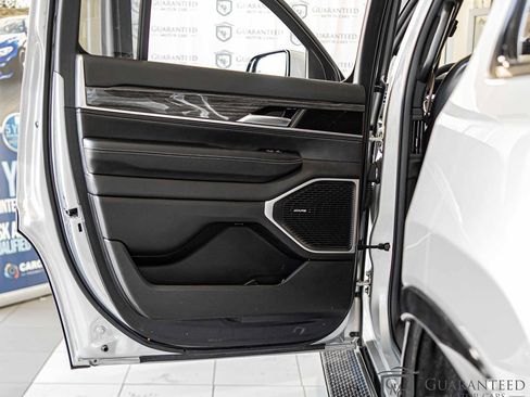 Used 2022 Jeep Wagoneer Series II w/ Flexible Seating Group image 34