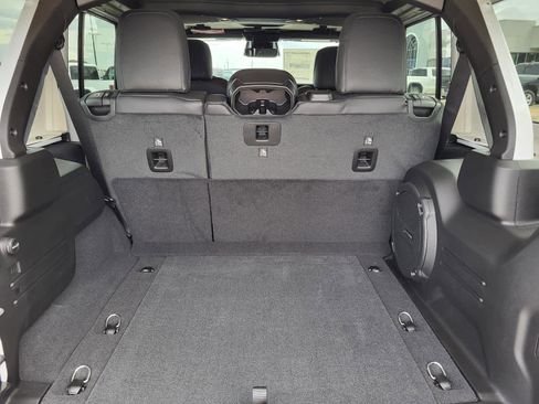 New 2026 Jeep Wrangler Unlimited Sahara AWD/4WD image 12