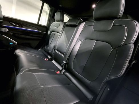 Used 2024 Jeep Grand Cherokee Overland w/ Luxury Tech Group IV image 36