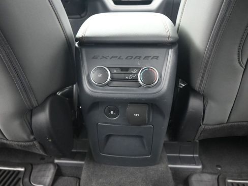 Used 2025 Ford Explorer Active w/ Active Comfort Package image 18