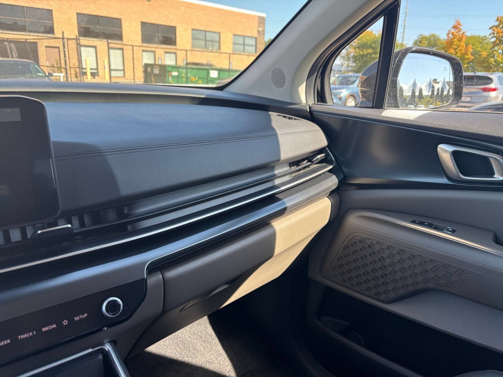 Used 2026 Kia Carnival FWD image 37