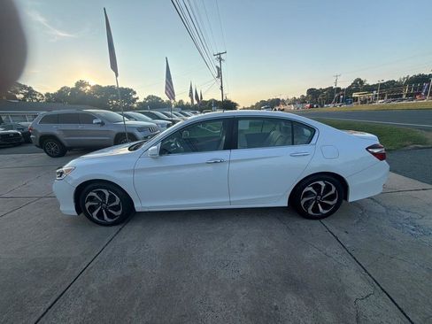 Used 2017 Honda Accord EX image 14