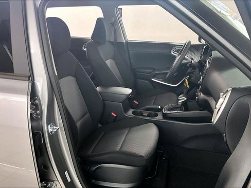 Used 2025 Kia Soul LX FWD image 29