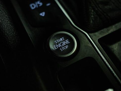 Used 2021 Volkswagen Atlas SE w/ Towing Package FWD image 23