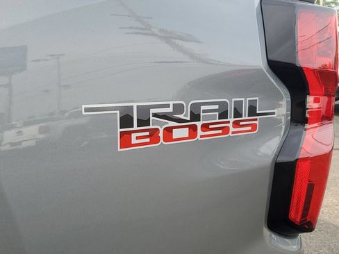 New 2026 Chevrolet Colorado Trail Boss w/ Midnight Edition AWD/4WD image 7