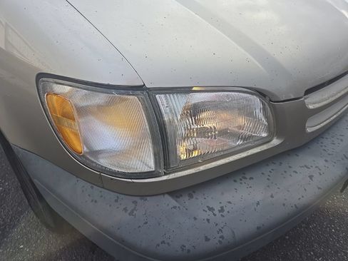 Used 2000 Toyota Sienna LE FWD image 27